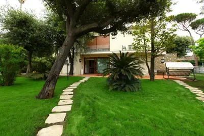 Image de Room with private bathroom in Villa