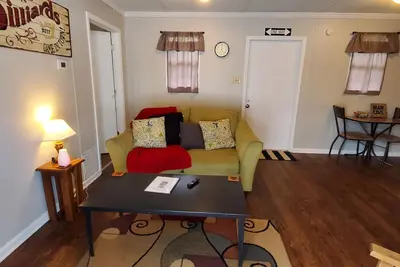 Image de Cozy and In the Middle of it all 2br\/1ba - Extended Stay!