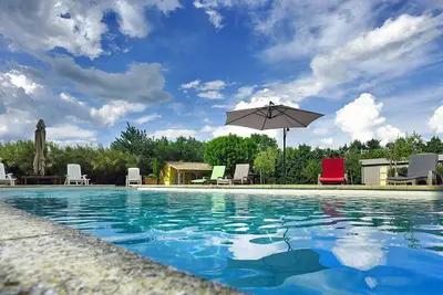 Image de Mas Soli – Grand gîte en Provence avec salle des fêtes