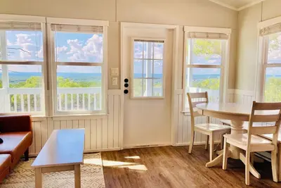 Image de Nest · Texas Tiny House with a Big View