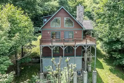 Image de A Change of Scenery - Pet Friendly! 5 sleeping spaces, close to Boone, views, foosball!