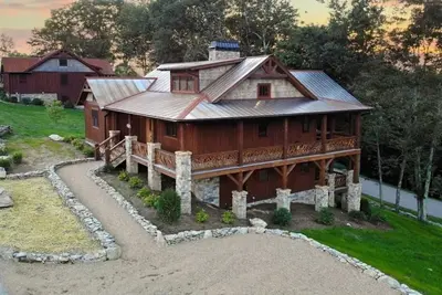 Image de Timberwolf Lodge at Eagle's Nest - Fireplace, Hot Tub, Fire Pit, Views, Summer Concerts!