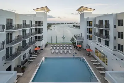 Image de Great for Groups! Four Modern Units for 16! Pool, Near Dunedin Marina