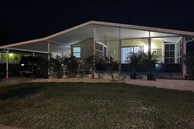 Nice Retreat - Professionally Decorated & renovated
