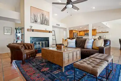 Image de Beautiful Home and Pool - Large Private Backyard w/ Desert Views