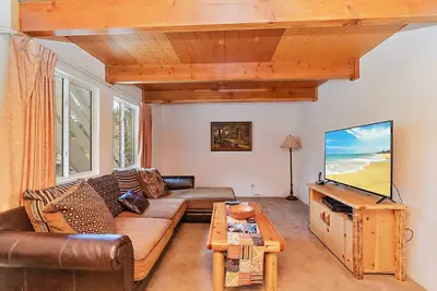 Image de Tehama Cottage by Destination Big Bear : Close to Bear Mountain Resort & Zoo! Ping Pong Table!