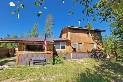 Image de Pet Friendly! Great Backyard with Firepit, Wood Burning Stove
