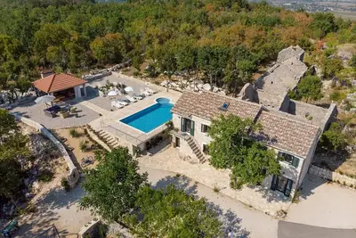 Image de Villa Lugareva with 52 sqm private pool, 4 bedrooms, 4 bathrooms, summer kitchen, traditional environment, playground