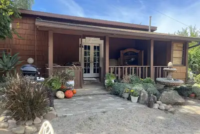 Cedar Cottage Retreat with Mountain View’s