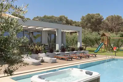 Image de Agrielia Villa Iii, Embracing Heated Spa Whirlpool