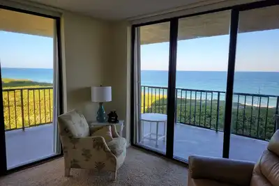 Image de Oceanfront 4th Floor Ne Corner Unit - Spectacular Wrap Around Beach  Views