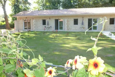 Image de 5 Gîtes 2\/4 pers. + 3 ch. 26 pers. au total with swimming pool on 5000 m² grounds