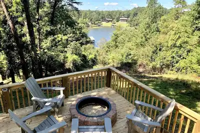 Image de Blue Haven Lake House - Stay on Lake Tuscaloosa! Book for football! Hot Tub!