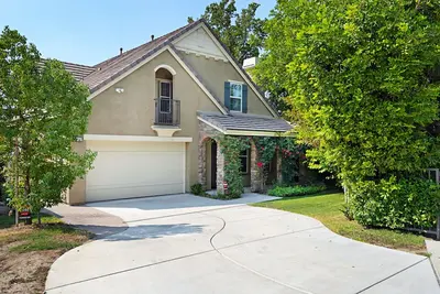 Image de Modern, Private Home in Pasadena, 5br\/4. 5ba