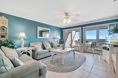Image de Needle Rush Point C35 | Walk to FloraBama | Beachfront | 2 Pools | Boat Slips | My Beach Getaways