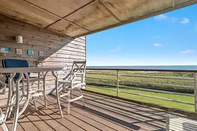 Image de Needle Rush Point D24 | Beachfront | Walk to FloraBama | 2 Pools | Boat Slips | My Beach Getaways