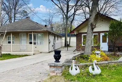 Image de Private Wasaga Retreat Just 1. 5min Walk To Beach!