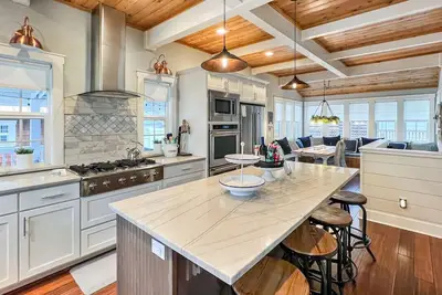 Image de Picket Fences- The Ultimate Cda Escape -Walkable Location w/ Cozy Decor & Outdoor Dining!
