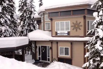 Image de Perfect for the Family - Ski In/Out House with Private Hot Tub, close to village