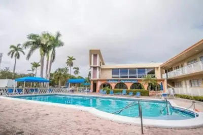Image de Welcome to Hallandale Studio