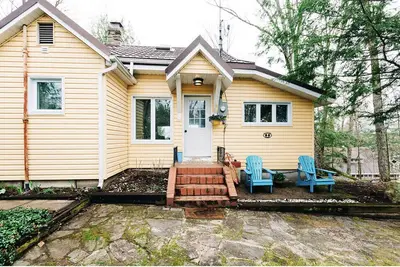 Image de Cozy Waterfront Lake Muskoka Property