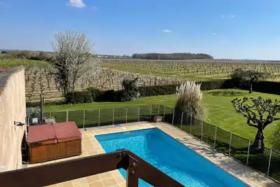 Image de 3 Bed Gite with private pool & garden in Nantille