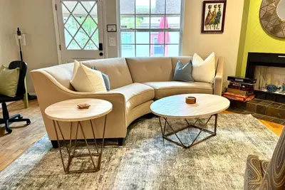 Image de Getaway to Iki - End Unit Townhome - Close to Tampa Bay & Downtown - Minutes to Airport