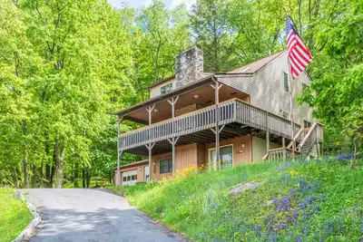 Image de Views & Brews | Pet Friendly, Great Location!