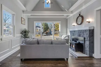 Image de 1942 Tudor Home (Catonsville/Baltimore/ Ellicott City)