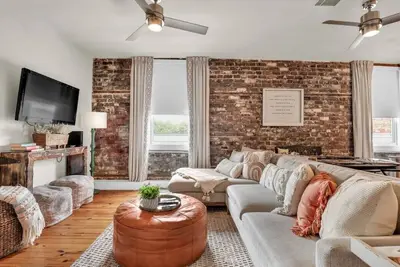 Image de The Georgia Peach -near Plant Riverside & downtown