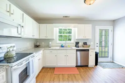Image de Charming Gray Home- 5 mins from Gsu!