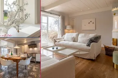 Image de Die Reetgedeckte Doppelhaushälfte Kapitänshaus Ost Verfügt Über 3 Schlafzimmer u
