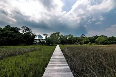 Image de Custom Showplace w/ Expansive Marsh/Creek Views & Private Tidal Creek Dock; 3 Miles to Beach