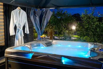 Image de Nuitée Romantique avec Jacuzzi