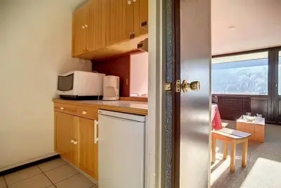 Image de 100m du centre station, 6ème étage, balcon, télévision, casier à ski, 42m², Les Menuires
