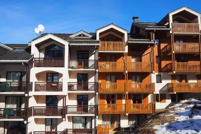 Image de À 150m des pistes de ski, Rez-de-chaussée, balcon, télévision, casier à ski, 115m²