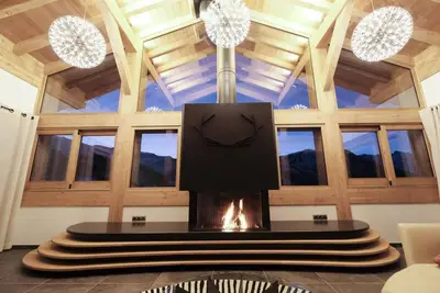 Image de Chalet, à 10m des pistes de ski, remise en forme, terrasse, balcon, cheminée ou poêle à bois