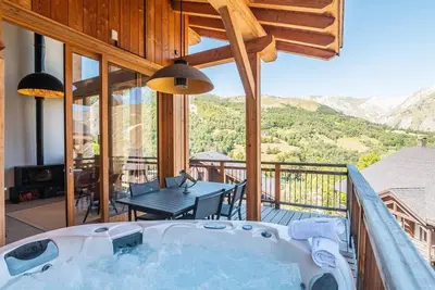 Image de Chalet, à 10m des pistes de ski, étage -1, vue panoramique, remise en forme, terrasse