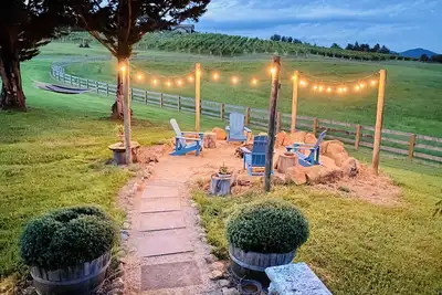 Image de Vineyard Carriage House with High Speed Internet.