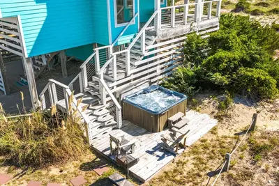 Image de Summer Savings - Oceanfront Home with Hot Tub, Beach Access Next Door, and Grill