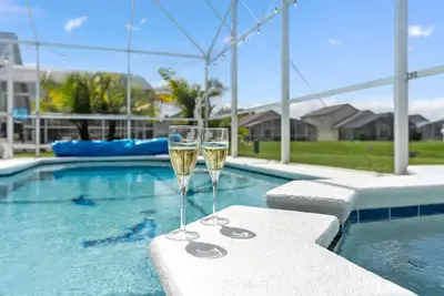 Image de 4br/3Bath Home, pool/spa, game room, lake view. Closer to All Attractions