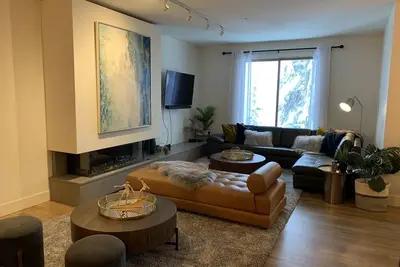 Image de Renovated Home on The Ridge - 4 Bedroom/3 Full Baths - Private Hot Tub, Laundry