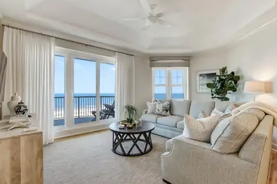 Image de Oceanfront | Penthouse Ocean Place | Fully Renovated | Luxury Furnishings | Near the Ritz Carlton
