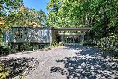 Image de Falling Waters - Serene Natural Getaway w/ views of waterfall