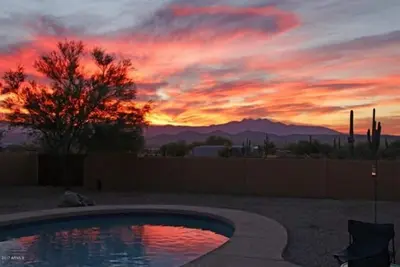 Image de Winter getaway, come escape with a pool!