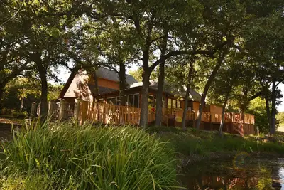 Image de Tranquil Texoma Lake House w/ private lake on. 5 acres & steps from Lake Texoma