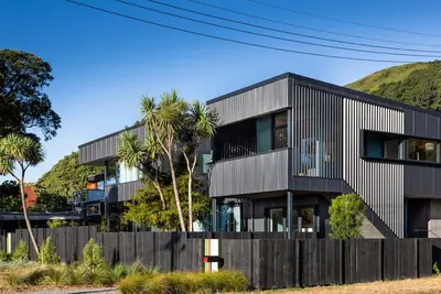 Image de Modern apartment, 5 mins Eastbourne & 2 to beach, views of Wellington Harbour!