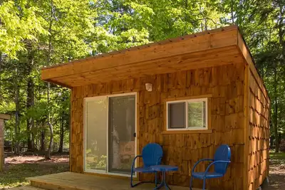 Image de Rustic Bungalow located within a campground