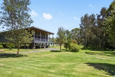 Image de House on Narrawallee Inlet on 3 Beautiful Private Acres
