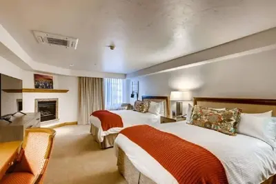 Image de Cozy Qq room at Gravity Haus in the heart of Vail Village - walk to ski lifts!